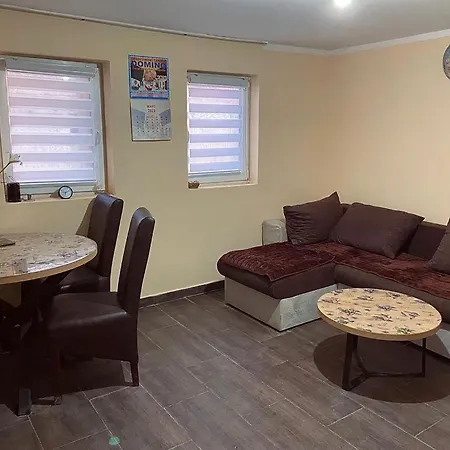 Vikendica Na Dan Novi Sad