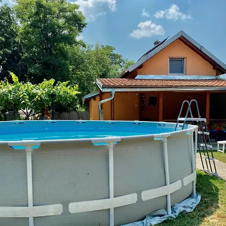 Casa de Férias Vikendica Na Dan Novi Sad